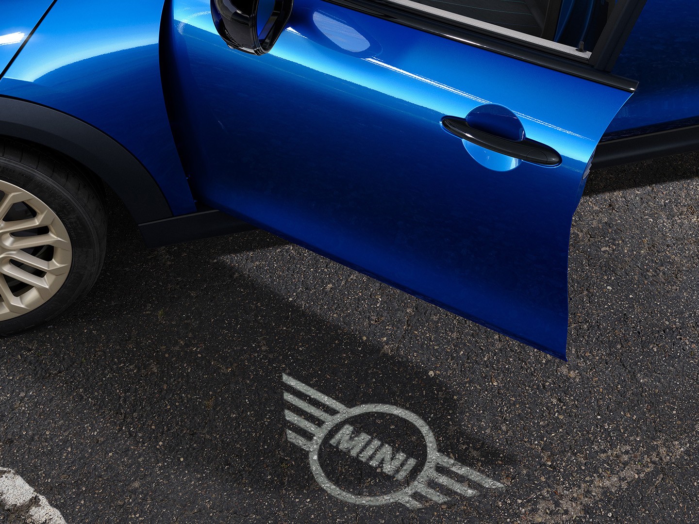 MINI Cooper 5 Kapı - dış tasarımda öne çıkanlar - signature karşılama aydınlatması